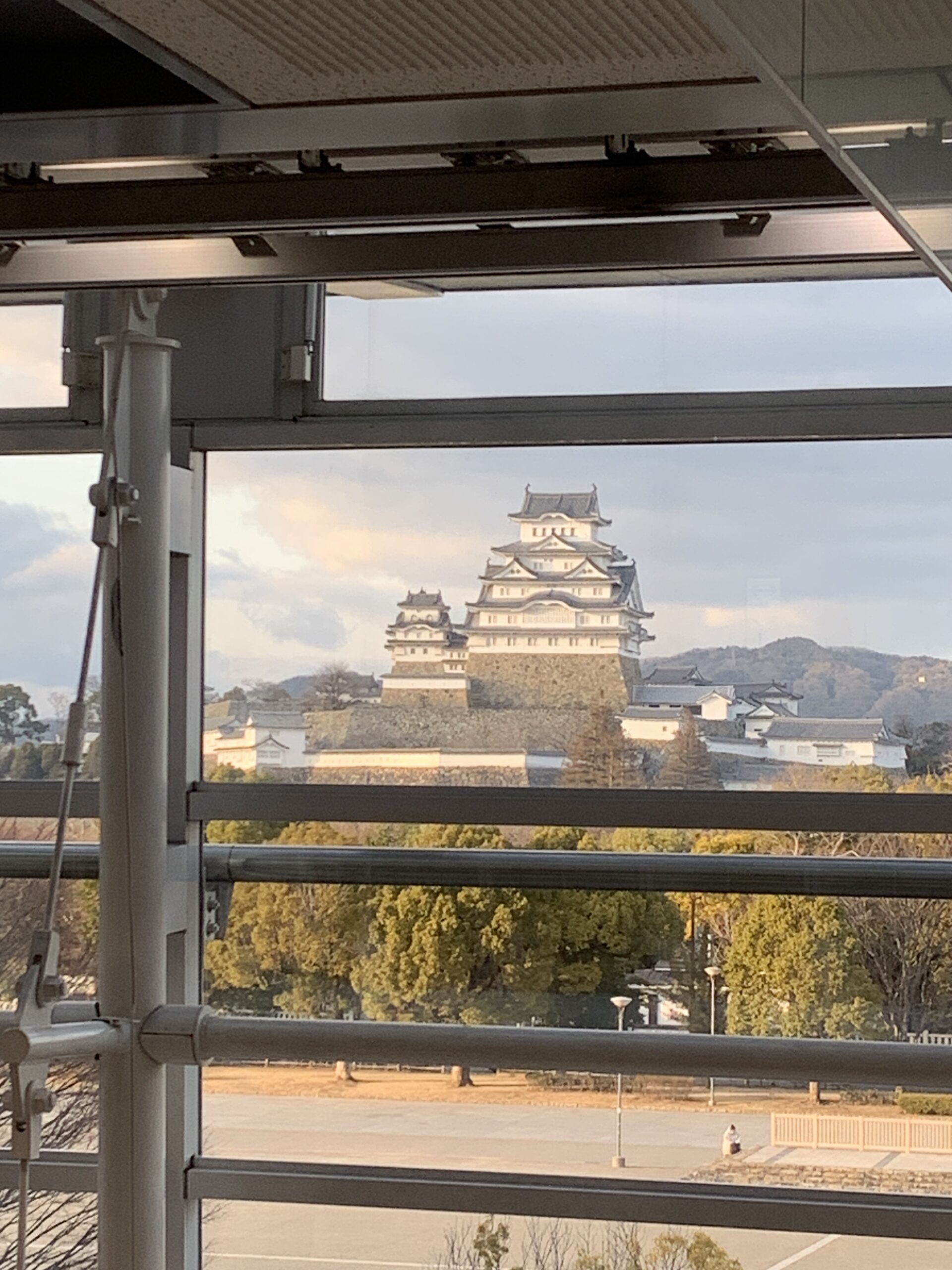 イーグレ館内から見えた夕焼けの姫路城